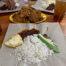 Tak cukup nasi satu guys. Ajak Nasi Lemak Wak Kentut 1 Tip