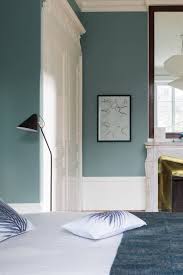 De la peinture pour voir la vie en bleu gris dans la chambre, le salon entre autres pièces de la maison ! Velours De Peinture Couleur Bleu Neptune Liberon