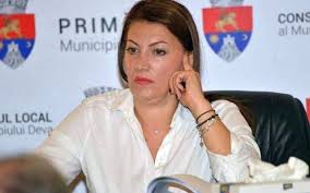 Rezultate pentru ▷ asistentă socială ▷ în deva ; Secretarul PrimÄƒriei Deva Si SoÅ£ul Acesteia ReÅ£inuÅ£i De Dna Pentru O MitÄƒ De 40 000 De Lei