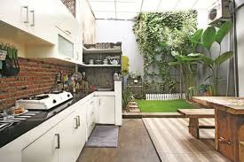 20 contoh ide taman dalam rumah yang multi fungsi bukan hanya memberikan pemandangan yang indah tapi juga sebagai sumber pencahayaan dan ventilasi udara. Ide Taman Dalam Rumah Munculkan Suasana Asri Parenting Dream Co Id