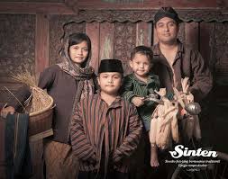 Foto prewedding dipajang di mana citandy s journal. Memorable 10 Konsep Foto Keluarga Yang Seru Banget Dailysia