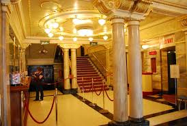 Victoria Palace Theatre Victoria Palace Theatre Box Office From Http Londontown Com Victoria Palace Theatre Beautiful Places On Earth Palace