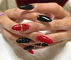 Uñas negras con detalles en brillantes. Https Xn Uas 7ma Info Negras Decoradas