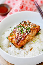 Honey Sriracha Salmon Easy Spicy Sweet And Savory This Glazed Salmon Recipe Is Awesome From The Ski Salmon Glaze Recipes Recipes Sriracha Salmon Recipes