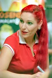 Sängerin Anna Rosenbaum während einer Autogrammstunde im Saturn am