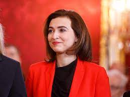 Die juristin alma zadic (33) sitzt seit oktober für die liste pilz im nationalrat. Migrant Lawyer Fighter The Many Faces Of Austria S Justice Minister The Independent The Independent
