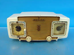 This 1953 Zenith Radio Ad Is Beautiful Grayflannelsuit Net Antique Radio Radio Vintage Radio