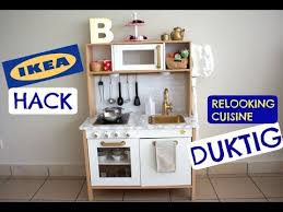 Grâce à nos autocollants personnalisés, la simple cuisine de jeu ikea devient un point dattraction dans la chambre des enfants. Relooking Cuisine Enfant Ikea Duktig Youtube