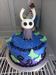 I work at a bakery, today I helped make a Hollow Knight cake! : r/gaming