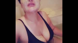 بالفيديو سما المصري تصور نفسها عارية في الحمام | الديار