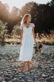In torschok bestickte schals und tücher waren schon immer begehrte geschenke. Dirndl Rosalie Hochzeit Ecrue Hochzeit De