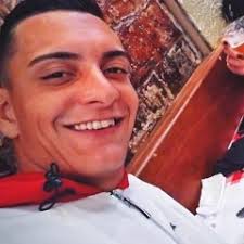 Stream Lucas Robles music