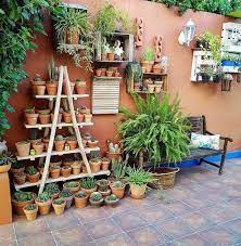 Anda harus memikirkan rencana dengan matang untuk membuat taman mini depan rumah. 10 Inspirasi Taman Kecil Depan Rumah Untuk Lahan Terbatas Rumah123 Com