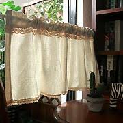Die küche im landhausstil sollte gemütlich gestaltet sein. Landhaus Gardinen Kuche In Vielen Designs Online Kaufen Lionshome