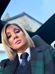 Just me and my odd eyes 🤎💙 #heterochromia #lashes #eyes #makeup #me