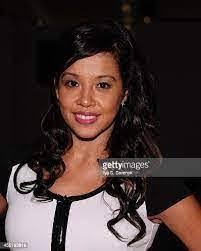 Stephanie Vara's Instagram, Twitter & Facebook