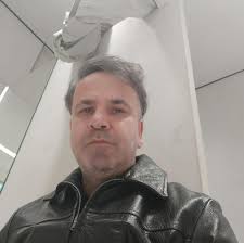 IL BAR CENTRALE HA RIAPERTO ridando vita alla nostra Piazza. Guarda la  differenza tra "ieri" (chiuso) e stamattina. Tantissimi auguri ai gestori.