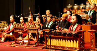 Keunikan musik tradisional krumpyung adalah nada yang digunakan adalah laras slendro dan pelog yang menyerupai gamelan jawa. 7 Jenis Seni Musik Tradisional Terlengkap Beserta Penjelasanya