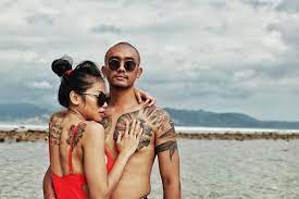 Sekarang jadi sering pantengin postingannya @gilbhas rekomen filemnya goks semua. Metube Id Istri Uus Kartika Wijaksana Merayakan Ulang Facebook