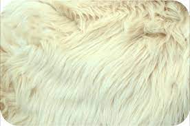 Luxury shag fur camel is een zachte imitatie bont van hoge kwaliteit met een 45 mm luxe plooi. Camel Luxury Shag Faux Fur