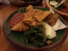 The new millennium has brought people to new kind of halal dining places where reasonable pricing quality food is serve at the shortest waiting time. Resepi Ayam Penyet Padang Jawa Tersoal B
