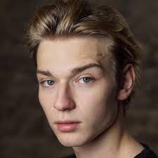 Sean Tom's Instagram, Twitter & Facebook