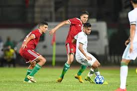 يراهن الحسين عموتة مدرب المنتخب المغربي المحلي وخلال معسكر المنتخب المحلي بالمعمورة، من المنتظر أن يبرمج ربان المحليين تداريب صباحية ومسائية، في انتظار حسم ذلك خلال لقاء سيجمعه برئيس جامعة الكرة للتأشير النهائي على برنامج المنتخب المغربي. Ø§Ù„Ù…Ù†ØªØ®Ø¨ Ø§Ù„Ù…ØºØ±Ø¨ÙŠ Ø§Ù„Ù…Ø­Ù„ÙŠ ÙŠØ¶ÙŠØ¹ ÙÙˆØ²Ø§ ÙÙŠ Ø§Ù„Ù…ØªÙ†Ø§ÙˆÙ„ Ø£Ù…Ø§Ù… Ø§Ù„Ø¬Ø²Ø§Ø¦Ø± Aldar Ma
