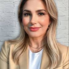 Anna Hann's Instagram, Twitter & Facebook