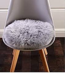 Durch die standardmäßig angebrachten kratzschutzgleiter aus kunststoff sind die füße besonders bodenschonend und geräuscharm. Daoxu Kunstfell Pelz Stuhl Sitz Pad Shaggy Bereich Teppiche Fur Schlafzimmer Sofa Boden Home Decorator Teppiche Kinder Spiel Teppich Kinder Teppich Stuhlhulle