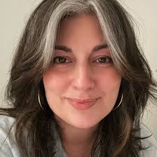 How do yall do acrylic nails in the house with the smell? I want to learn  but the smell stays for hours