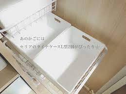 一条のクローゼットの可動棚 可動棚の小さいスペースは本当に使いにくくて なんとか合うサイズのボックスはないかずぅーっと探していました なかなかないんですよね セリアやニトリのものは 微妙な隙間が空いてただでさえ小さい棚なのにもったいない