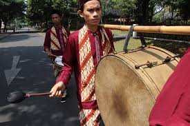 Kekayaan itu budaya yang kita punya sangatlah banyak mulai dari seni budaya tari, dan juga seni musiknya. Tanjidor Seni Hybrid Saba Kota Indonesia Kaya