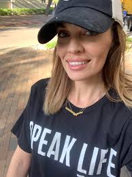 Every woman deserves that one woman in her corner who sees her light and  claps the loudest when she shines.✨ No jealousy. No hidden envy. Just pure  “I love you, I see