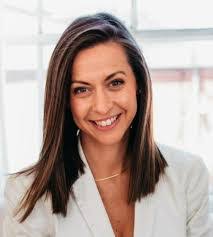 Denise Dahl's Instagram, Twitter & Facebook