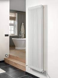badkamerradiator wit calenta van vipera deze badkamerradiator is ideaal om je badkamer te verwarmen zijn klassieke look d badkamer landelijke badkamer modern