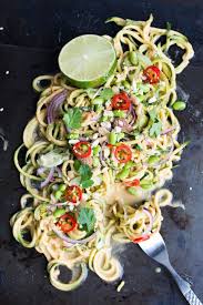 Thai Style Zucchini Noodle Salad With Edamame Beans Lauren Caris Cooks Recept Gezonde Recepten Eten Gezond