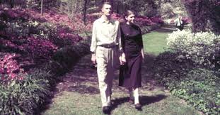 Old Fashioned Dating Etiquette We Need To Bring Back Asap Etiquette Old Fashioned Writing Romance