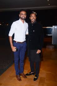 Hindistan premier ligi'nde rajasthan royals için ve yerel krikette saurashtra için oynuyor. Krunal Pandya Gets Married To Pankhuri Sharma Stars Grace The Reception See Pics Mykhel