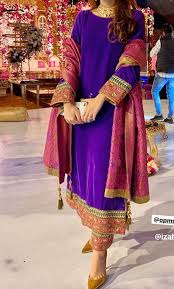 At A Mehndi In 2020 Pakistani Dresses Party Stylish Party Dresses Simple Pakistani Dresses