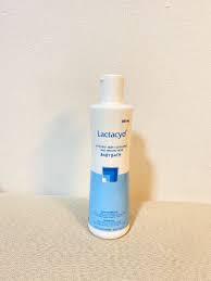 To use, dilute three tablespoons of the liquid in 1 liter of water and mix well to wash the baby. Lactacyd Baby Bath 250 Ml Babies Kids Bathing Changing Other Baby Bathing Changing Needs On Carousell
