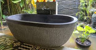 La pietra grezza è un'idea perfetta per un bagno. Bagno In Pietra Quando La Bellezza Si Adatta A Tutti Gli Stili Di Arredo