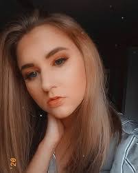 Heidi Corbin's Instagram, Twitter & Facebook