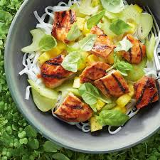 Bols De Poulet Barbecue Salade De Celeri Et D Ananas Ricardo Recipe Barbecue Chicken Pineapple Salad Cold Meals