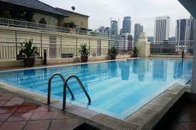La vue de la piscine de nuit la vue sur l'ambassade de chine. D Villa Residence For Sale In Ampang Hilir Propsocial