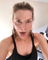 See more ideas about michelle pfeiffer, michelle, actresses. Best Of Michelle Pfeiffer On Twitter How Are You Guys Coping With This Quarantine Sending Good Vibes To All Stayathome