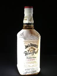 (for the drizzle, i used 1/2 cup caramel ice cream topping, a tbsp of bailey's, and salted it to taste. What To Do With Salted Caramel Whiskey Salted Caramel Whiskey Rum Sour Rezept Zum Salzkaramell Cocktail Eeygnix