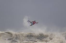 Liga mundial de surf, em português), fundada em 1976, e a isa (international surfing association; Xyze Cmhq93ylm