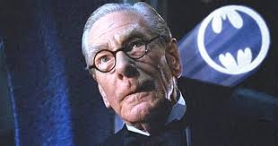 Tras la escena del Caballero de la Noche, el personaje Principal: Alfred