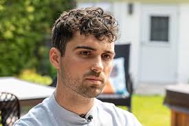 Cancer de la moelle épinière: un joueur de soccer de haut niveau de Québec  lutte pour garder ses jambes