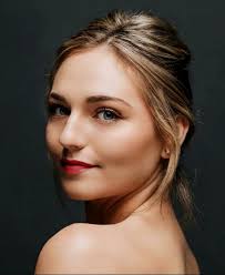 Meet our staff! 💖🩰 Miranda Giles (Owner/ Teacher) was born in Columbus,  Ohio. She began her training under Shir Lee Wu at the age of three with  Columbus City Ballet School, the